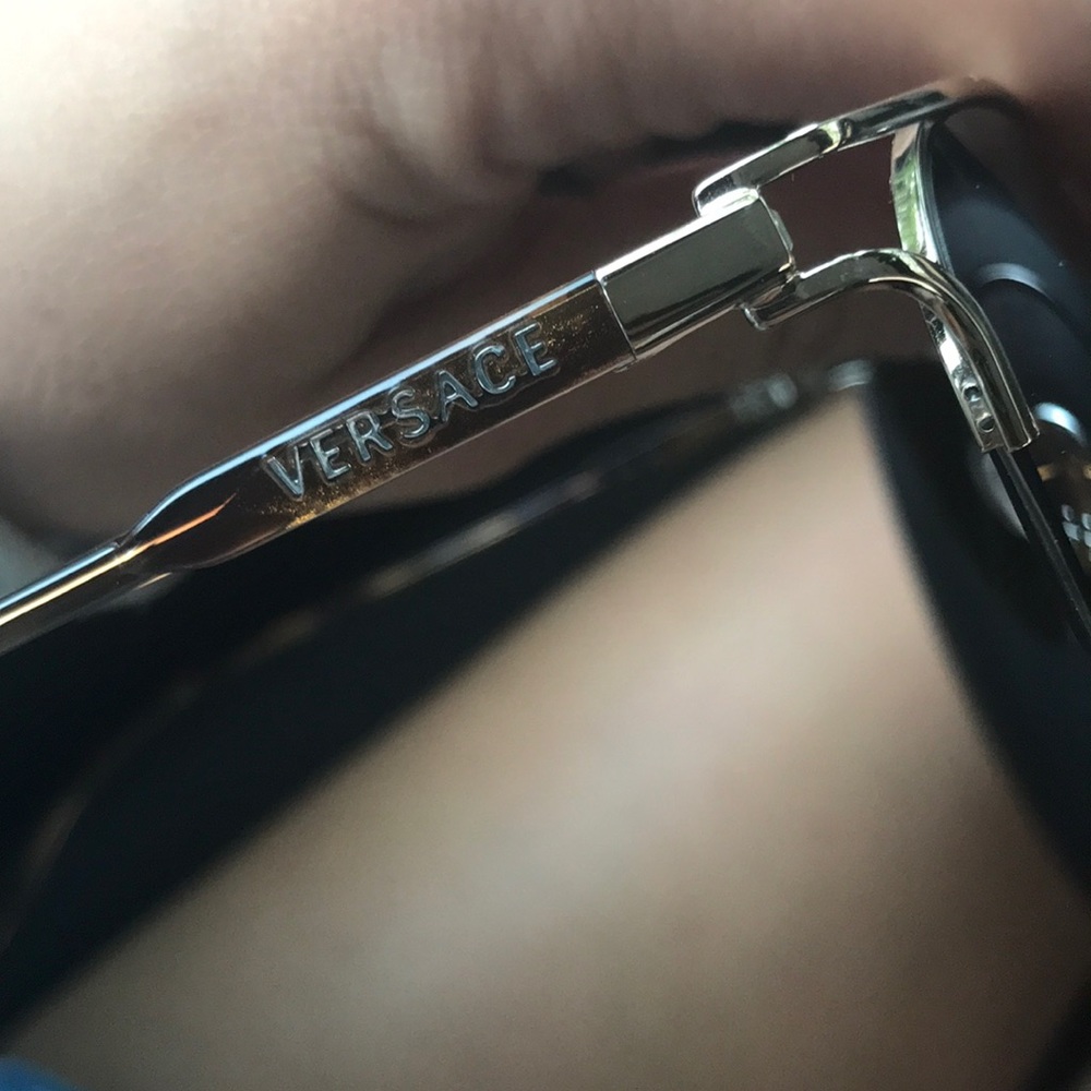 Versace sunglasses 🕶 - Picture 5 of 8